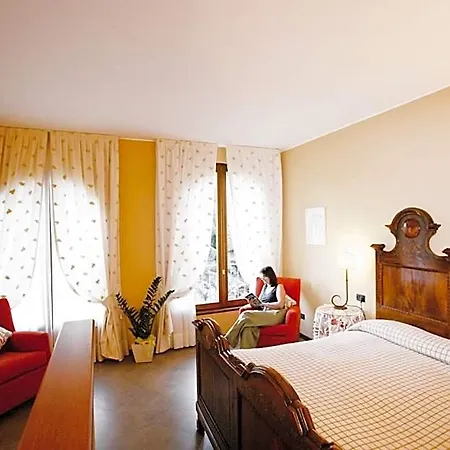Отель La Valletta Relais Бергамо