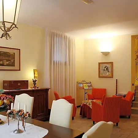 Отель La Valletta Relais Бергамо